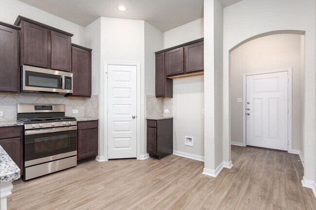 Building Photo - Luxury Duplex Near Randolph and Ft. Sam