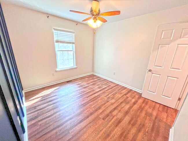 Building Photo - 5 Haley Ct