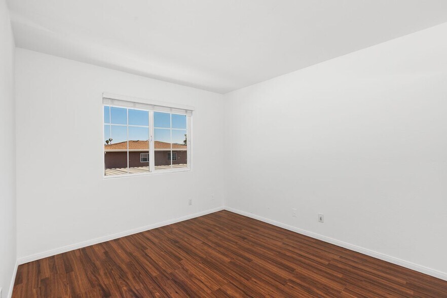 Building Photo - 1499 Broadway