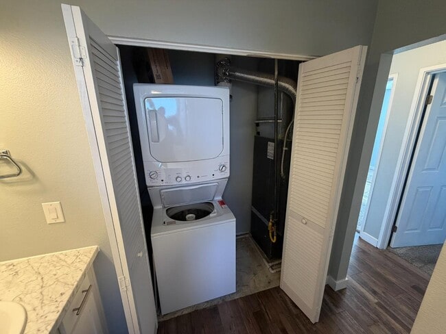 Building Photo - 65 E 600 S