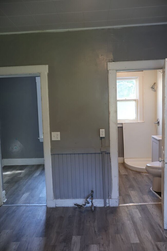 Building Photo - 6812 Whitney Ave