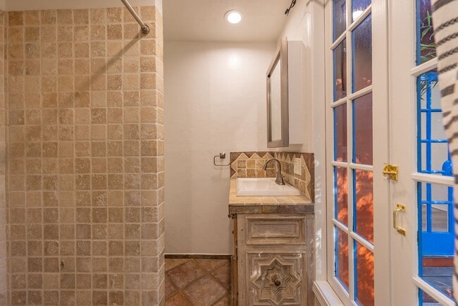 Building Photo - Prime Ojai Location!