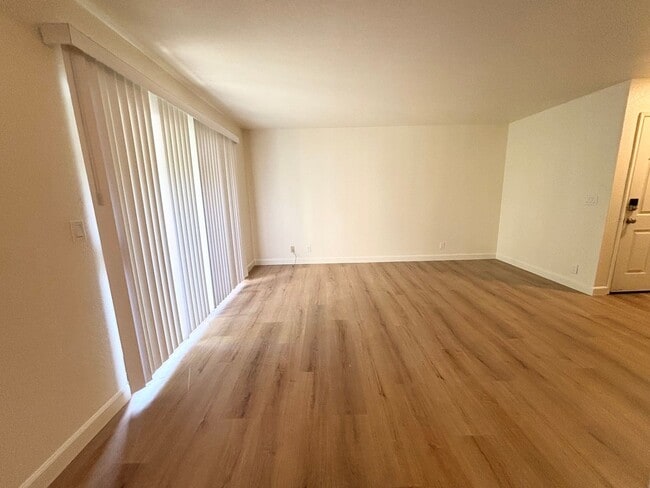 Building Photo - Remodeled Spacious 3BR/2BA Home in Prime Davis Location