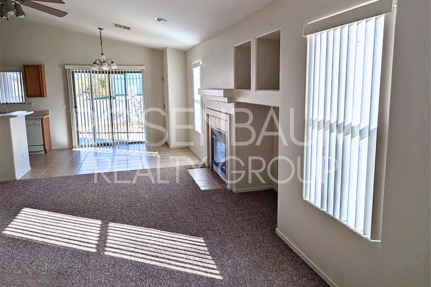 Building Photo - Beautiful 3-bedrooms, 2-baths home in the ...