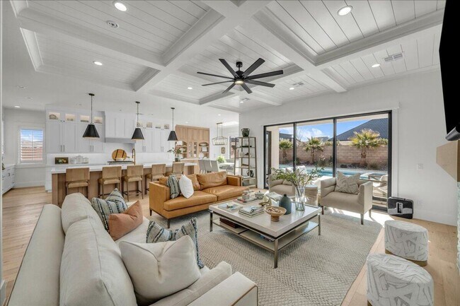 Building Photo - Beautiful 6-Bedroom, 5-Bathroom Home for Rent in Moorland Park