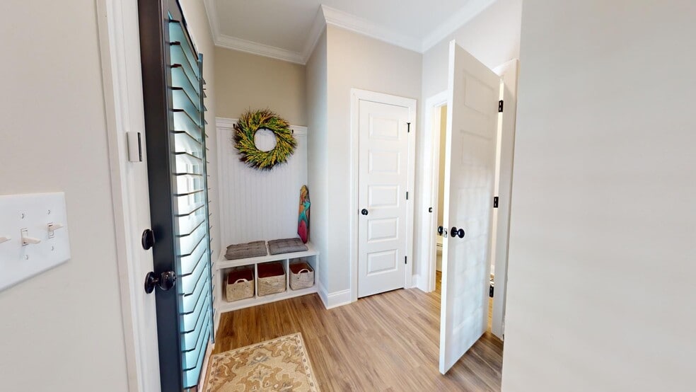 Building Photo - Like New Colonial Style Townhome close to Downtown Opelika