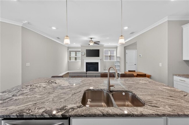 Building Photo - 1020 River Park Dr