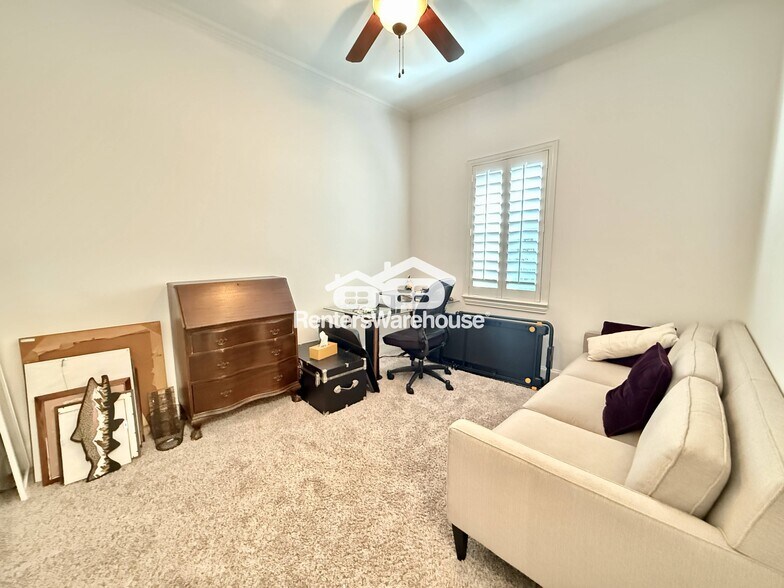 Building Photo - 1007 Drake Dr