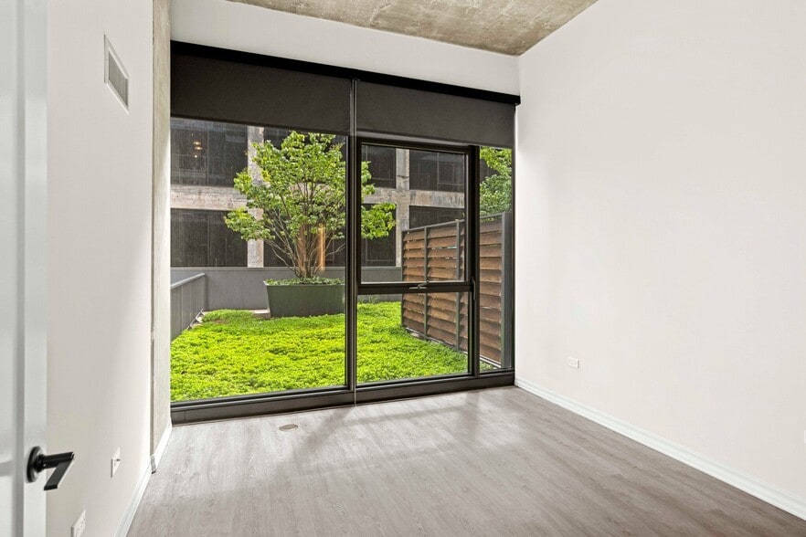 Building Photo - 189 W Huron St