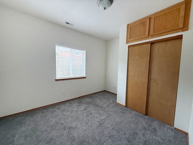 Building Photo - Beautiful 3 Bed, 2 Bath Home in Golden Hills