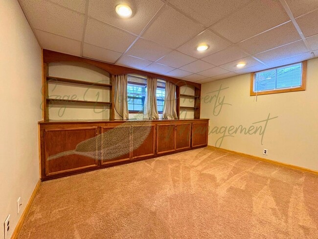 Building Photo - Stylish Blue Springs Home With Fresh Updates & Great Natural Light