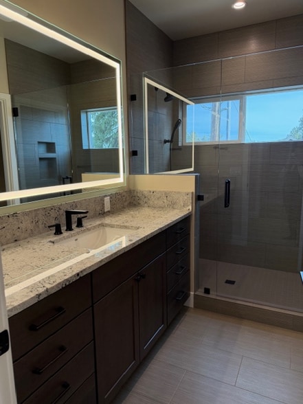 Building Photo - 1404 NW Kingston Ave