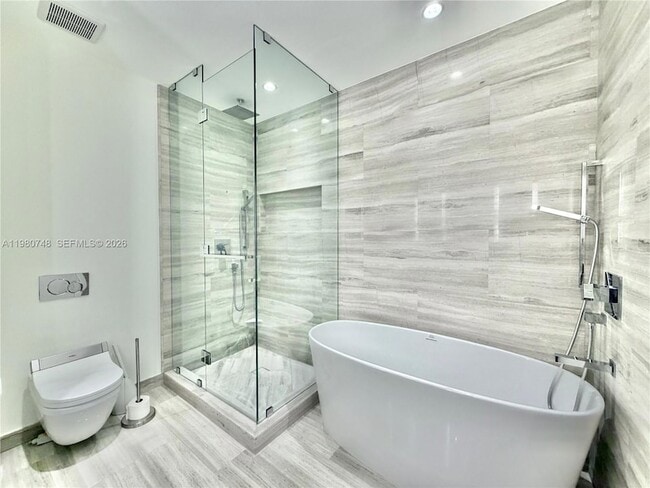 Building Photo - 1451 Brickell Ave