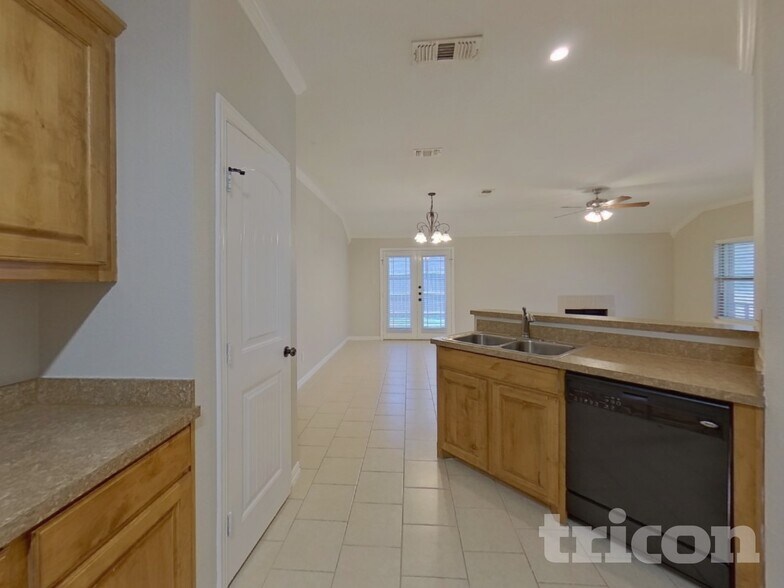 Building Photo - 825 Rambling Ct