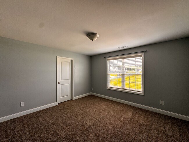 Building Photo - Stunning 4 Bed 2.5 Bath Home in Moore County