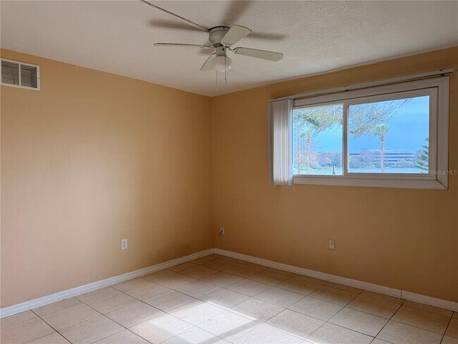 Building Photo - 934 N Lake Destiny Rd