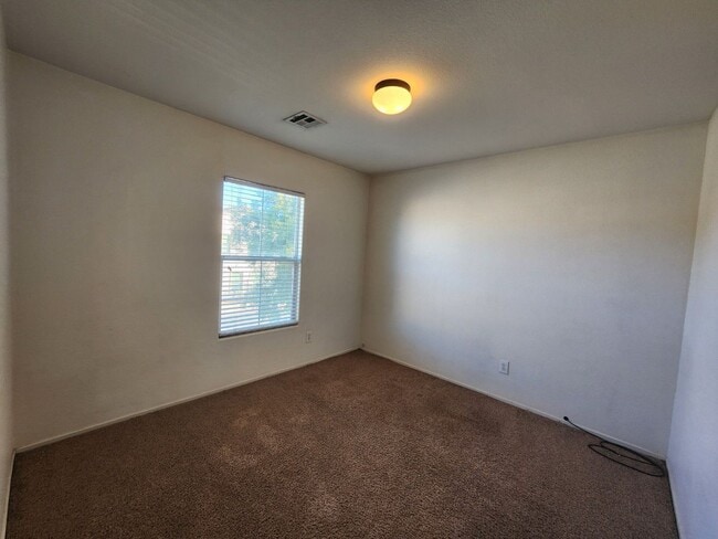 Building Photo - Great 2 Story Home in the SouthWest