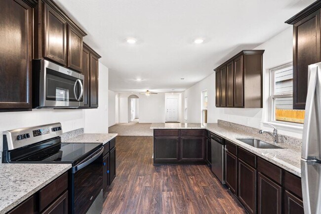 Building Photo - 205 Allington Cir
