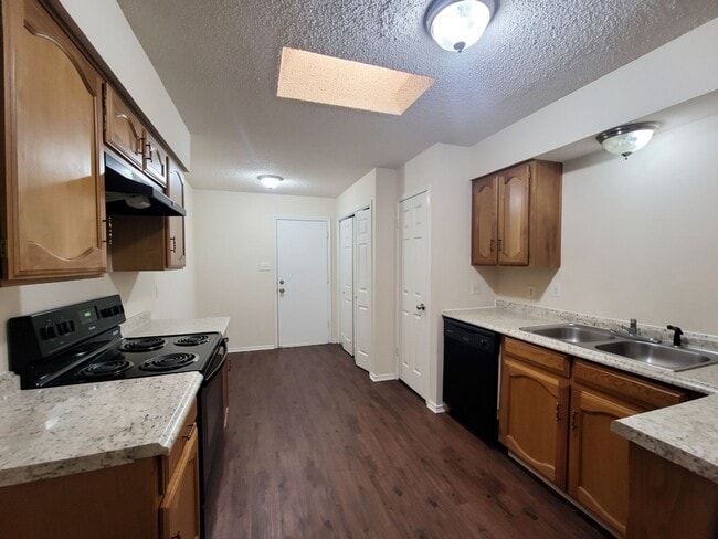 Building Photo - 1714 Magnolia Ln