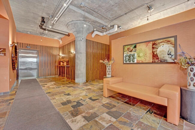 Building Photo - 1111 W 15th St