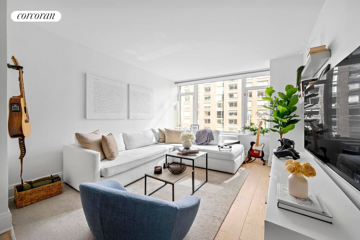 Building Photo - 210 Warren St