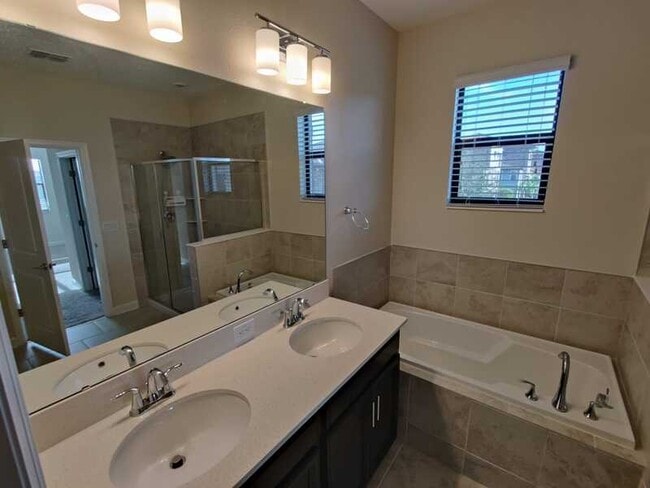 Building Photo - 1242 Sandwedge St