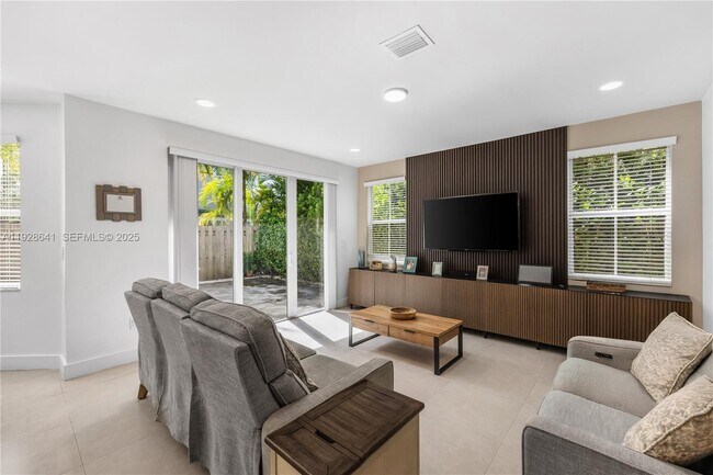 Building Photo - 10470 NW 69th Terrace