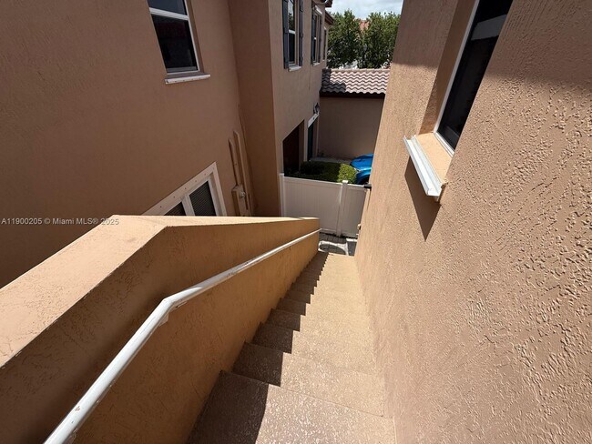 Building Photo - 9061 SW 169th Ct