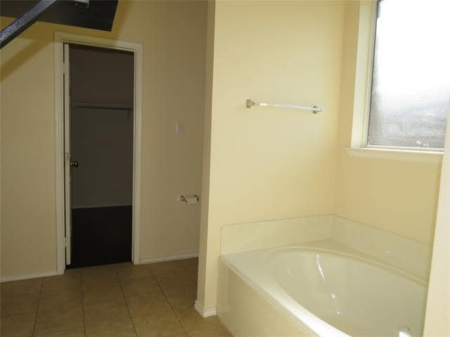 Building Photo - 2821 Hilcroft Ave