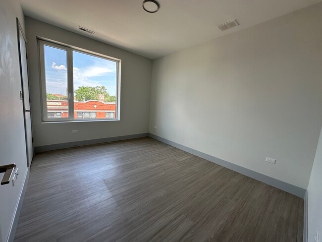Building Photo - 6350 N Glenwood Ave