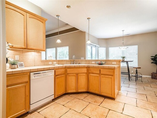 Building Photo - 109 Sterling Oaks Dr