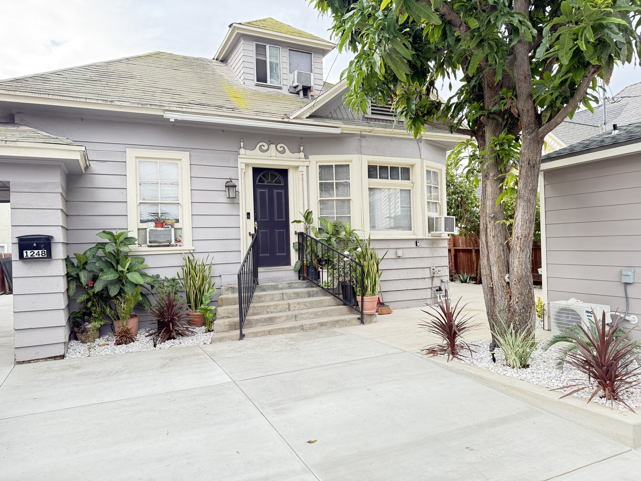 Building Photo - 1248 W 24th St