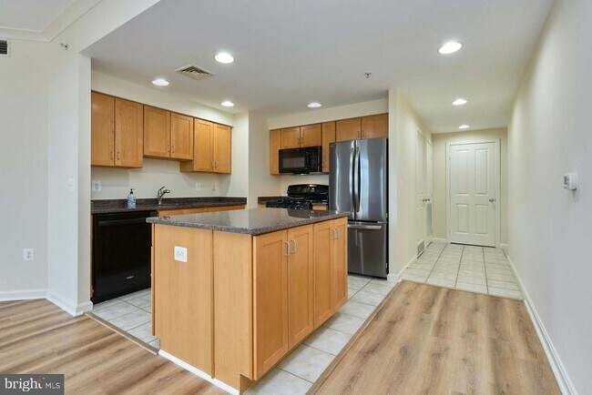 Building Photo - 4490 Market Commons Dr