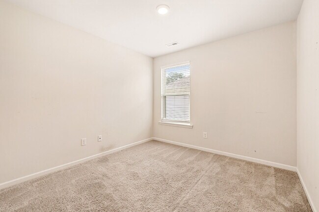 Building Photo - Spacious 4-Bedroom Gem with 2.5 Baths –2216 Sussex Road in York, SC with Clover Schools! Monthly ...