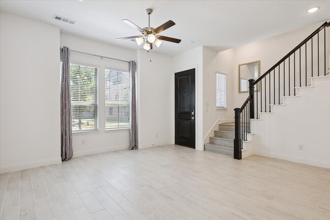 Building Photo - 4261 Shavano Dr