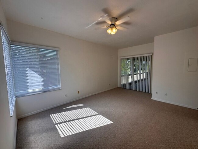 Building Photo - 35 Magnolia Dr S
