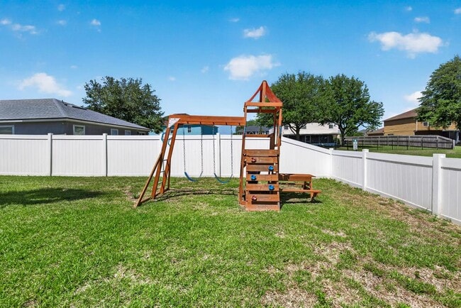 Building Photo - 7163 Bedfordshire Ln