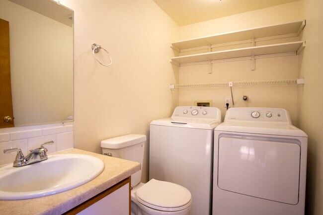 Building Photo - FREE RENT! Updated Townhouse w Garage, Patio, DW, WD + FIREPLACE!!