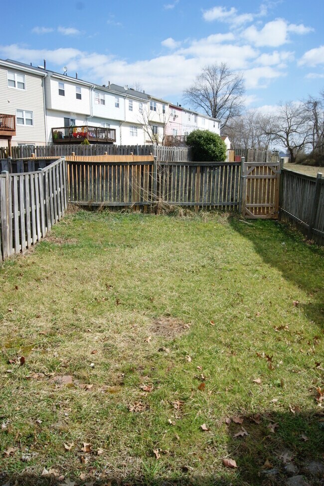 Building Photo - Charming 3 Bedroom/1.5 Bathroom Townhome in Edgewood, MD!