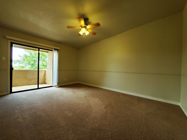 Building Photo - COMING SOON**MOVE IN SPECIAL***HALF OFF FIRST MONTHS RENT. UPSTAIRS 2 BEDROOM CONDO OVERLOOKING G...