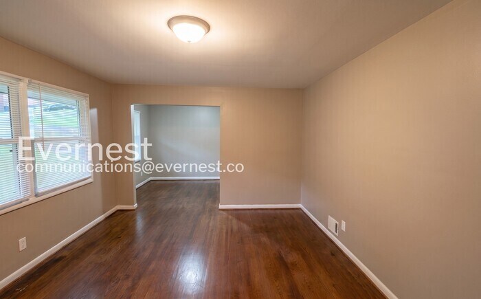 Building Photo - 317 Westwood Dr