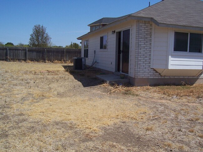 Building Photo - 3 Bedroom Home in a Great Neighborhood