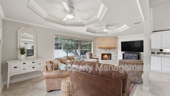 Building Photo - 156 Trelawney St