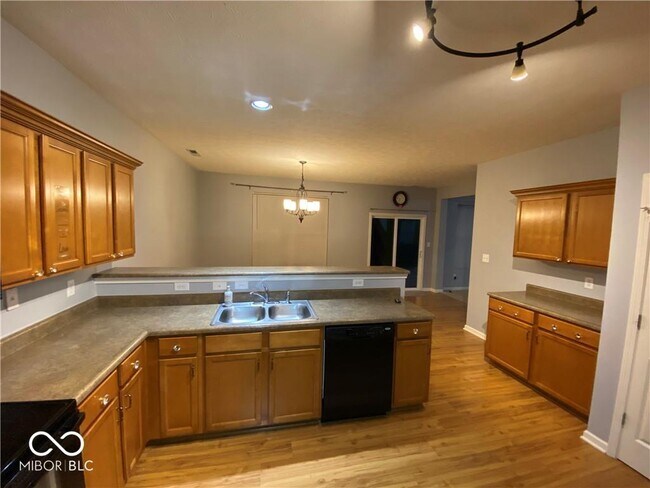 Building Photo - 5221 Bombay Dr