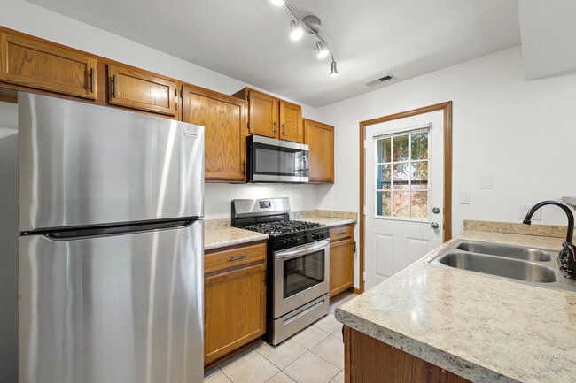 Building Photo - 3024 Max Ct