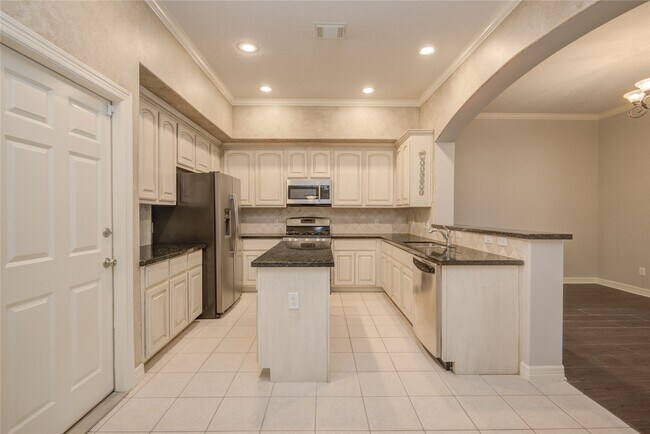 Building Photo - 13619 Brookbluff Ln