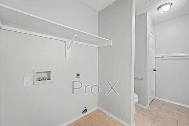 Building Photo - 3403 SW Victoria Pl