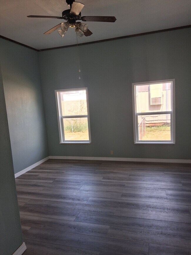 Building Photo - 220 W Kenedy Ave