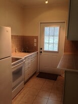 Building Photo - 1240 Robinhood Cir