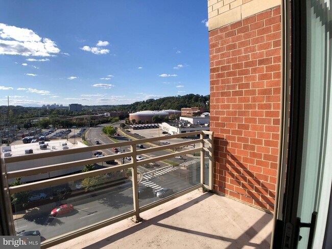 Building Photo - 3600 S Glebe Rd